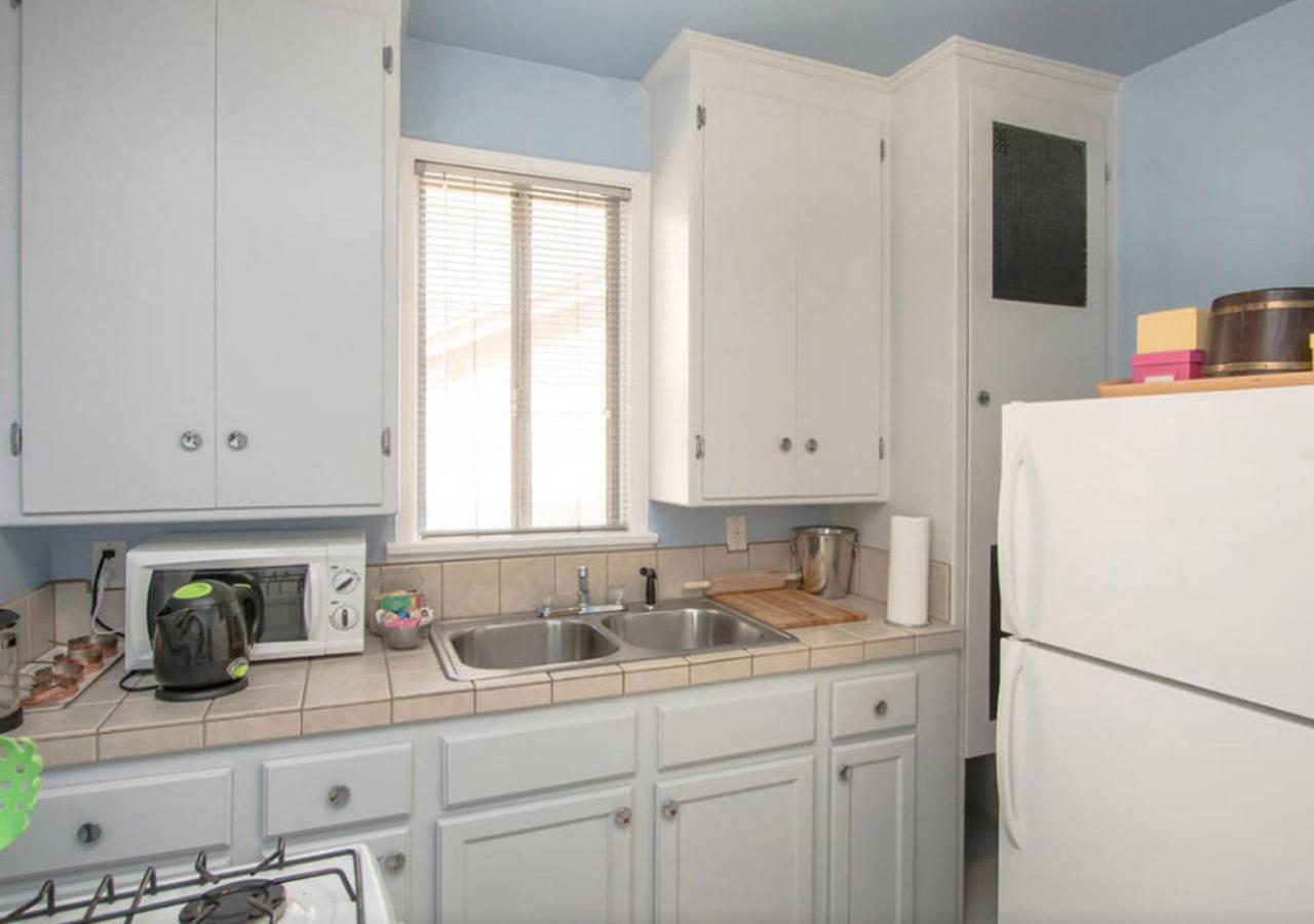 דירות The Burbank Sanctuary - Be Pampered - Full Kitchen מראה חיצוני תמונה